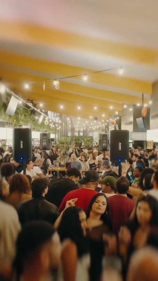 @sambarnapraca apresenta «Samba na Praça»