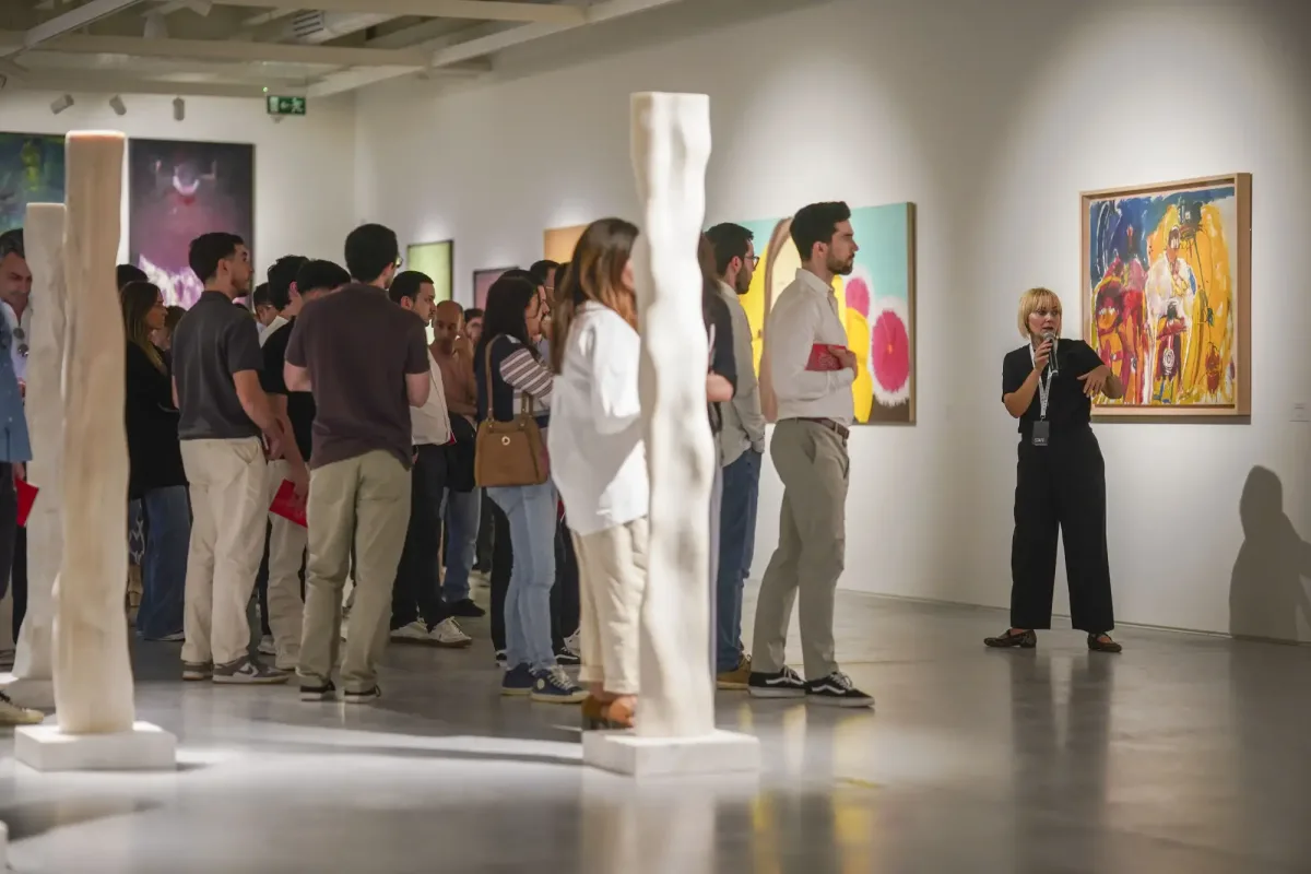 Visita à Exposição 'Sejamos Realistas, Exijamos o Impossível'